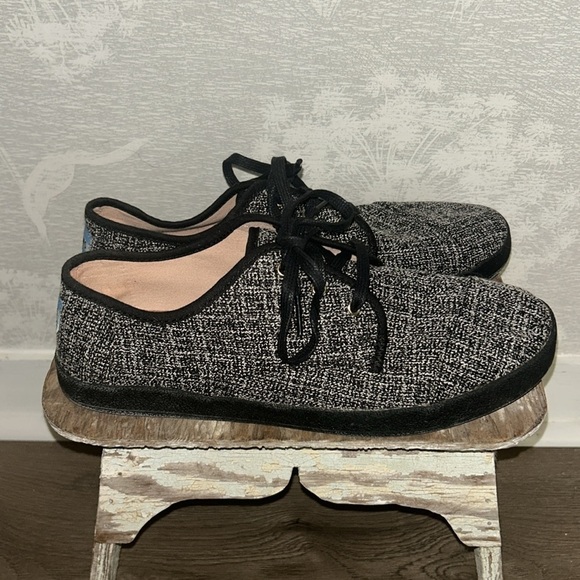 TOMS Women’s Paseo Black and White Tweed Lace-Up Shoes Size 10 - Picture 3 of 8